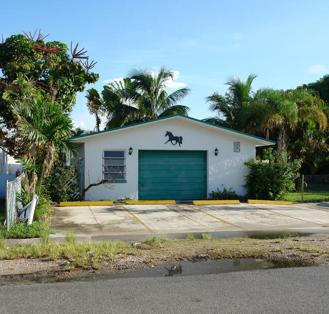 1265-1269 NE 127th St in Miami, FL - Building Photo - Building Photo