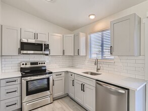 18197 E Mansfield Ave in Aurora, CO - Foto de edificio - Building Photo