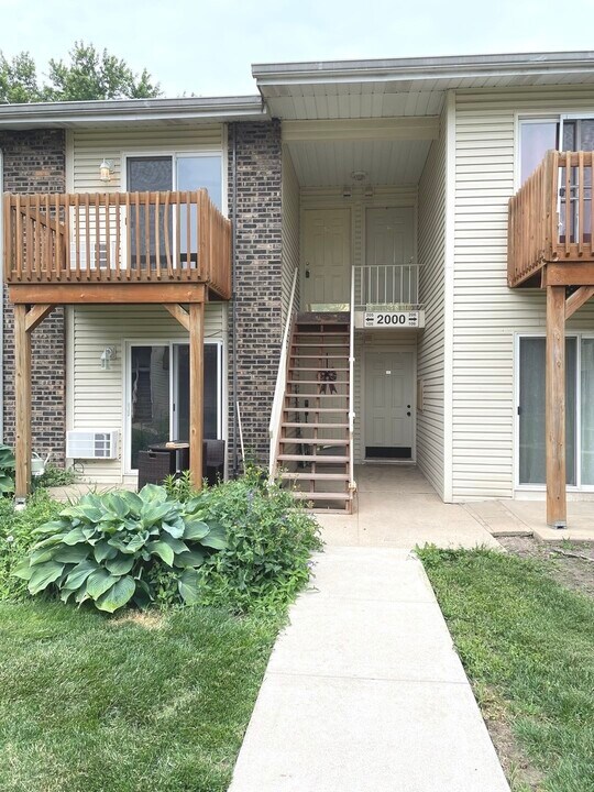 2000 Light Road in Oswego, IL - Building Photo