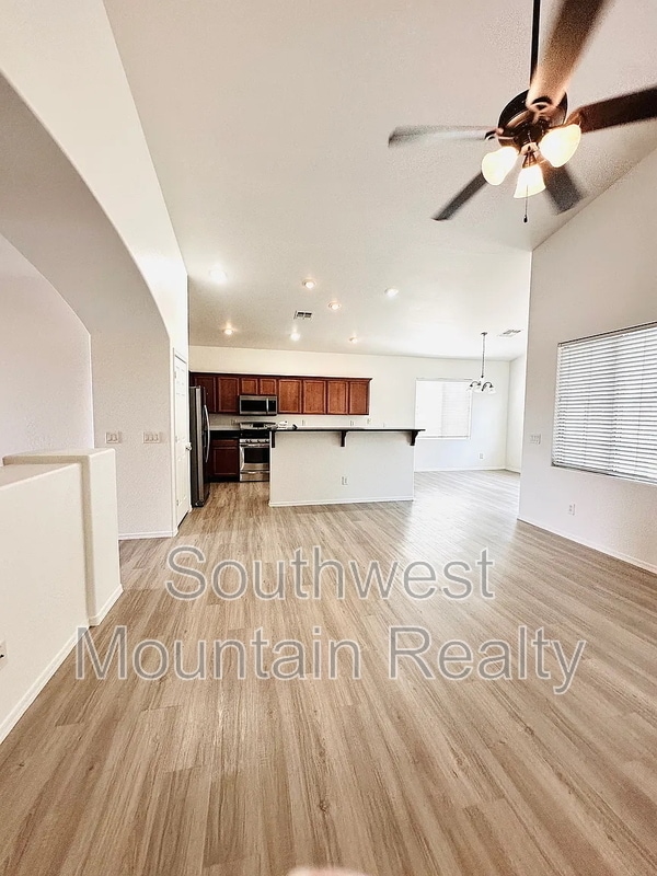 2070 E Indigo Dr in Chandler, AZ - Building Photo - Building Photo