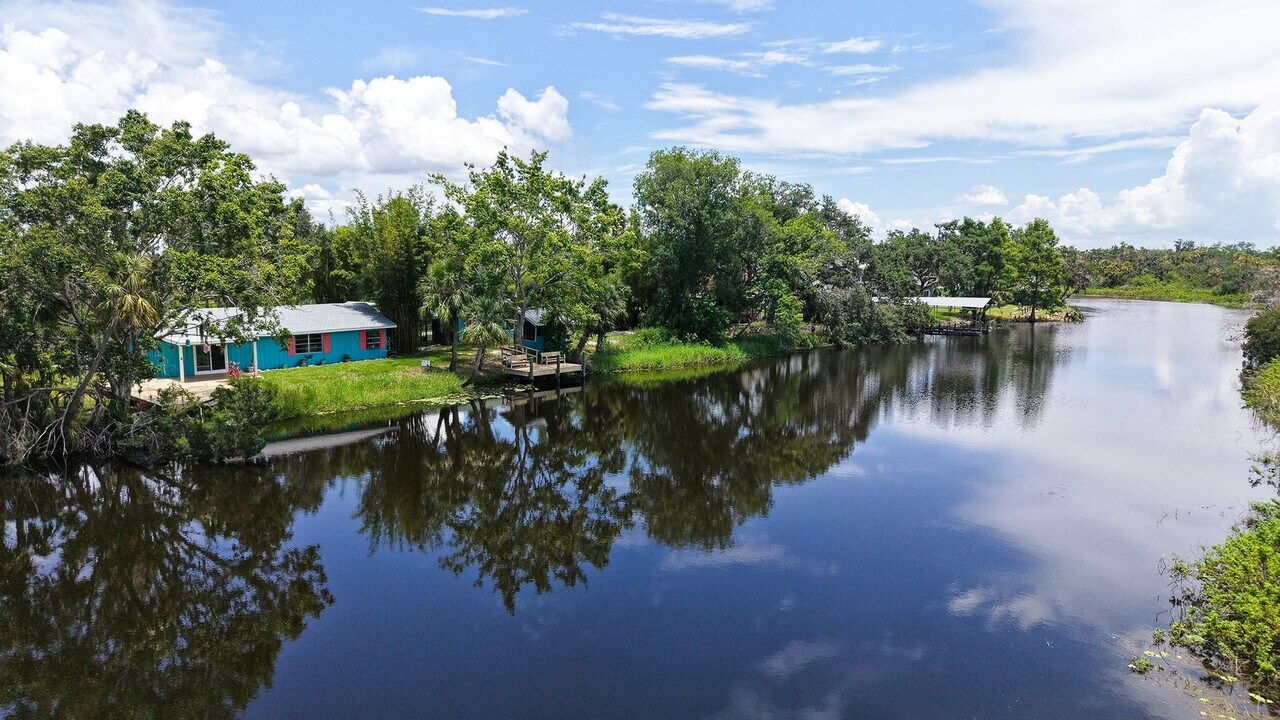 6737 Lincoln Rd in Bradenton, FL - Building Photo