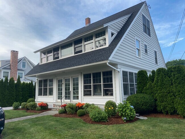 33 Grove Ave in Madison, CT - Building Photo - Building Photo