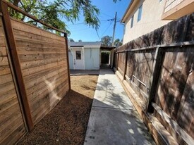 4804 W Mountain View Dr in San Diego, CA - Building Photo