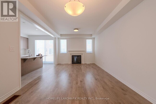 7 Moss Dr in Markham, ON - Building Photo - Building Photo