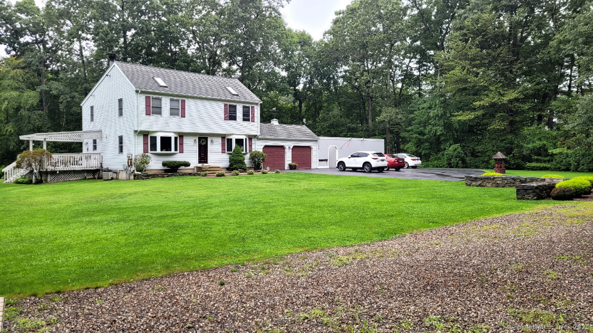 933 Cedar Swamp Rd in Coventry, CT - Building Photo