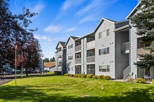 The Overlook at Falls Park in Post Falls, ID - Building Photo