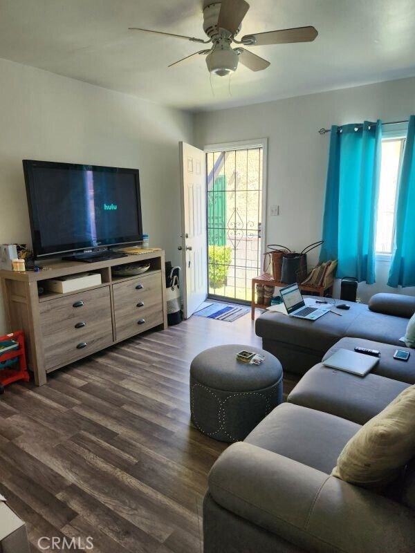 932 W 71st St-Unit -932 1/2 in Los Angeles, CA - Building Photo - Building Photo