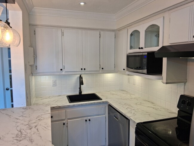 1100 NE 9th Ave, Unit 103 in Fort Lauderdale, FL - Building Photo - Building Photo