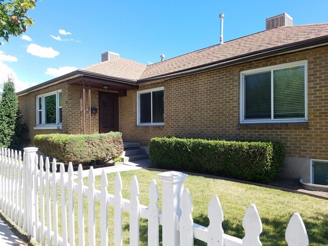 property at 2705 S Imperial St