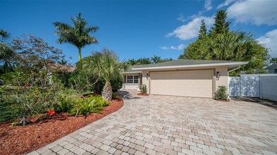 1949 Grove St in Sarasota, FL - Building Photo - Building Photo