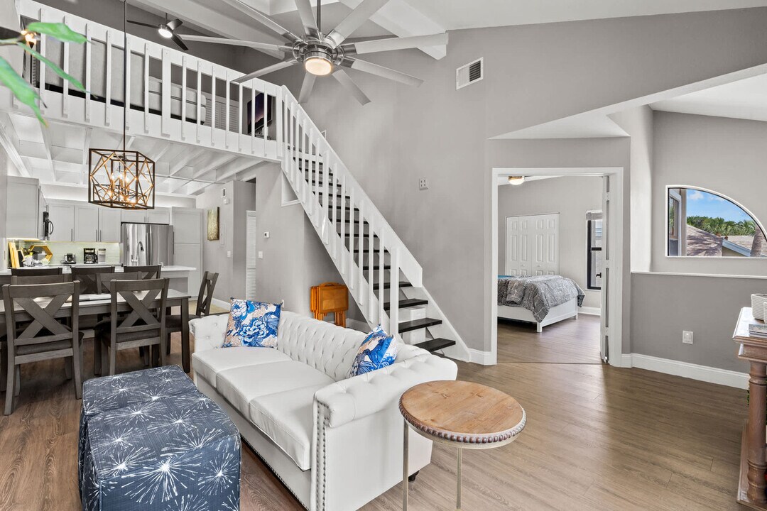 50 Emerald Woods Dr in Naples, FL - Building Photo