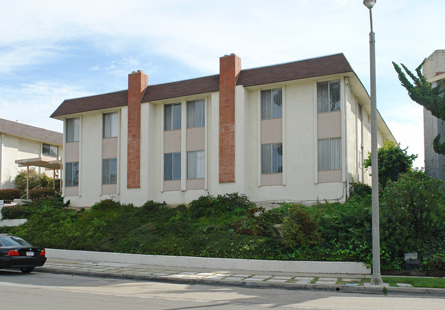 740 Amigos Way in Newport Beach, CA - Foto de edificio - Building Photo