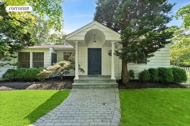 129 Oneck Ln in Westhampton Beach, NY - Building Photo - Building Photo