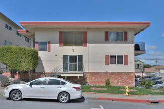 502 Richmond Dr in Millbrae, CA - Building Photo - Building Photo