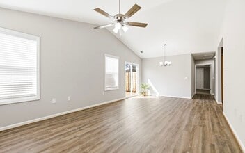 3707 Village Dr in Louisville, KY - Building Photo - Building Photo