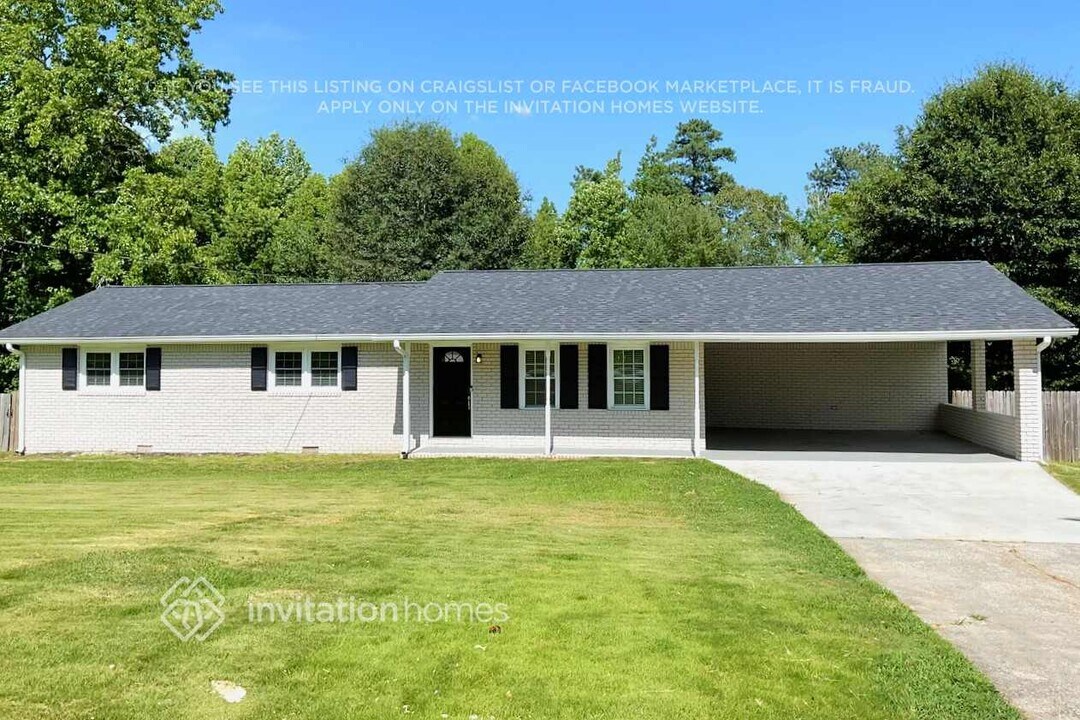 3899 Summit Dr in Douglasville, GA - Building Photo