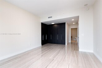 17111 Biscayne Blvd, Unit 2311 in Aventura, FL - Building Photo - Building Photo