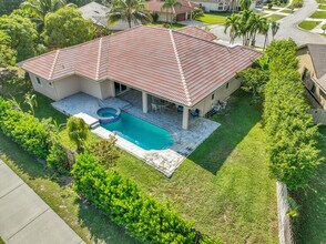 13620 Folkestone Cir in Wellington, FL - Building Photo - Building Photo