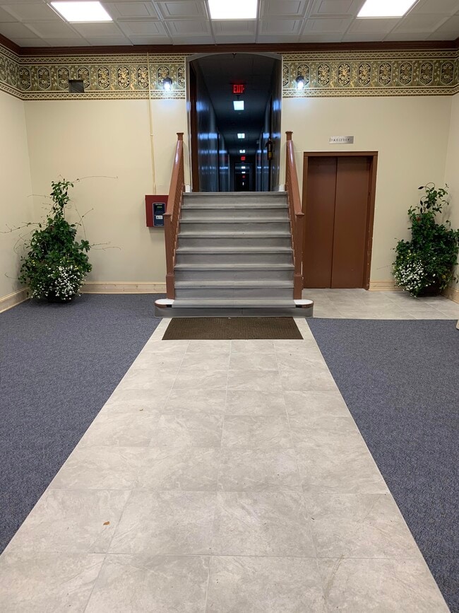 Plaza Apartments in Syracuse, NY - Foto de edificio - Building Photo