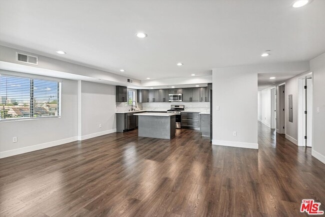 819 E La Palma Dr in Inglewood, CA - Building Photo - Building Photo