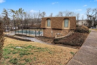 420 Walton Ln, Unit J39 in Nashville, TN - Building Photo - Building Photo