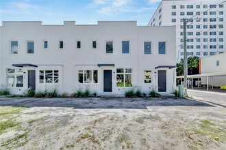 837 Calla Terrace N in St. Petersburg, FL - Building Photo - Building Photo