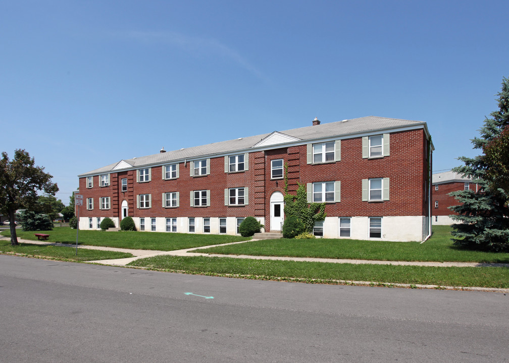 Linda Lane Apartments in Cheektowaga, NY - Building Photo