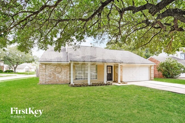 17914 Holly Forest Dr in Houston, TX - Building Photo - Building Photo