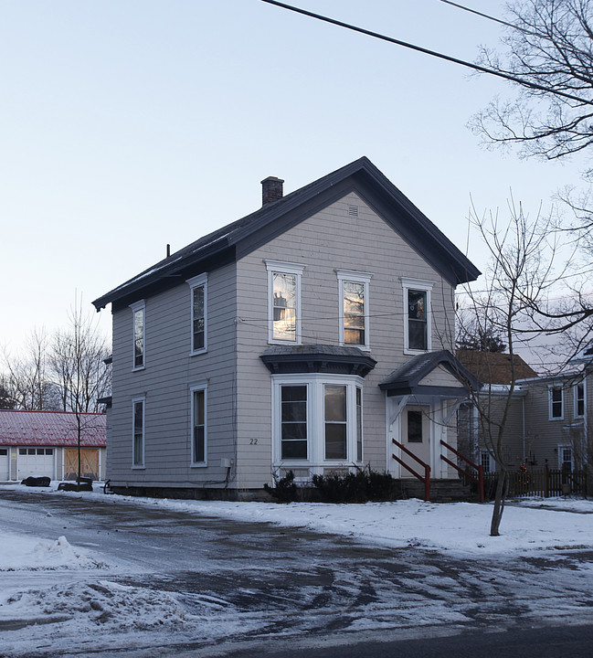 22 Maple St in Oneonta, NY - Foto de edificio