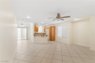 7268 Vinca Rd in Las Vegas, NV - Building Photo - Building Photo