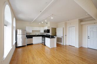 221 Glen St in Glens Falls, NY - Building Photo - Interior Photo