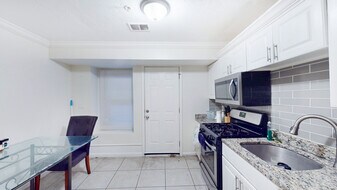 712 Shawmut Ave, Unit 1R in Boston, MA - Building Photo