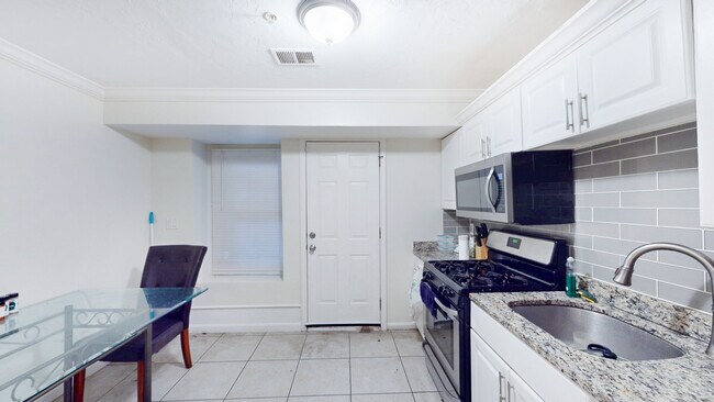 712 Shawmut Ave, Unit 1R