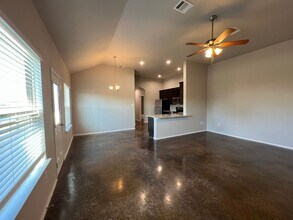 1515 Lucille St in Seguin, TX - Building Photo - Building Photo