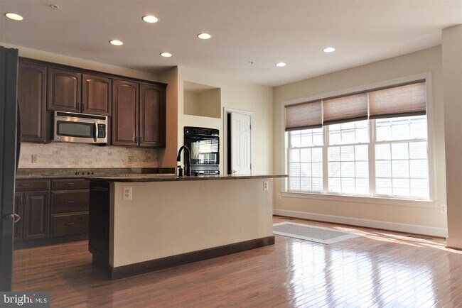 1112 Pleasant Dr in Rockville, MD - Building Photo - Building Photo