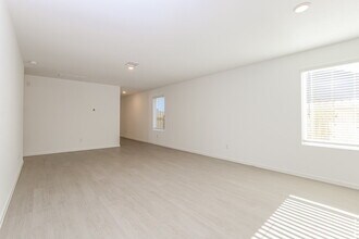 325 Woodland Hills Dr in Conroe, TX - Building Photo - Building Photo