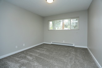 Crestwood Apartments in Kenmore, WA - Building Photo - Interior Photo