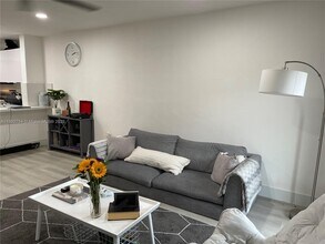 9621 SW 77th Ave in Miami, FL - Building Photo - Building Photo