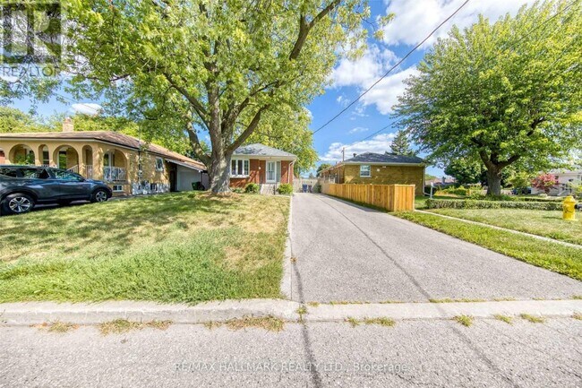 69 Barrymore Rd in Toronto, ON - Building Photo - Building Photo