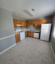 5304 Whisperwood Ct in Anniston, AL - Building Photo