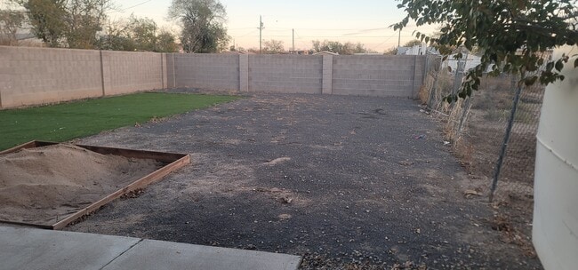 221 Veranda Rd NW, Unit Apt B in Albuquerque, NM - Foto de edificio - Building Photo
