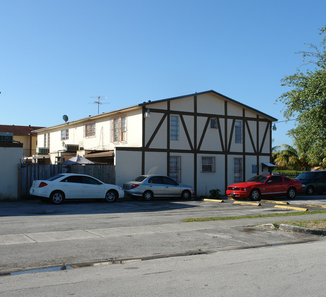 301 SW 110th Ave in Miami, FL - Building Photo - Building Photo