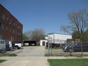 Elmtree Apartments in Detroit, MI - Foto de edificio - Other