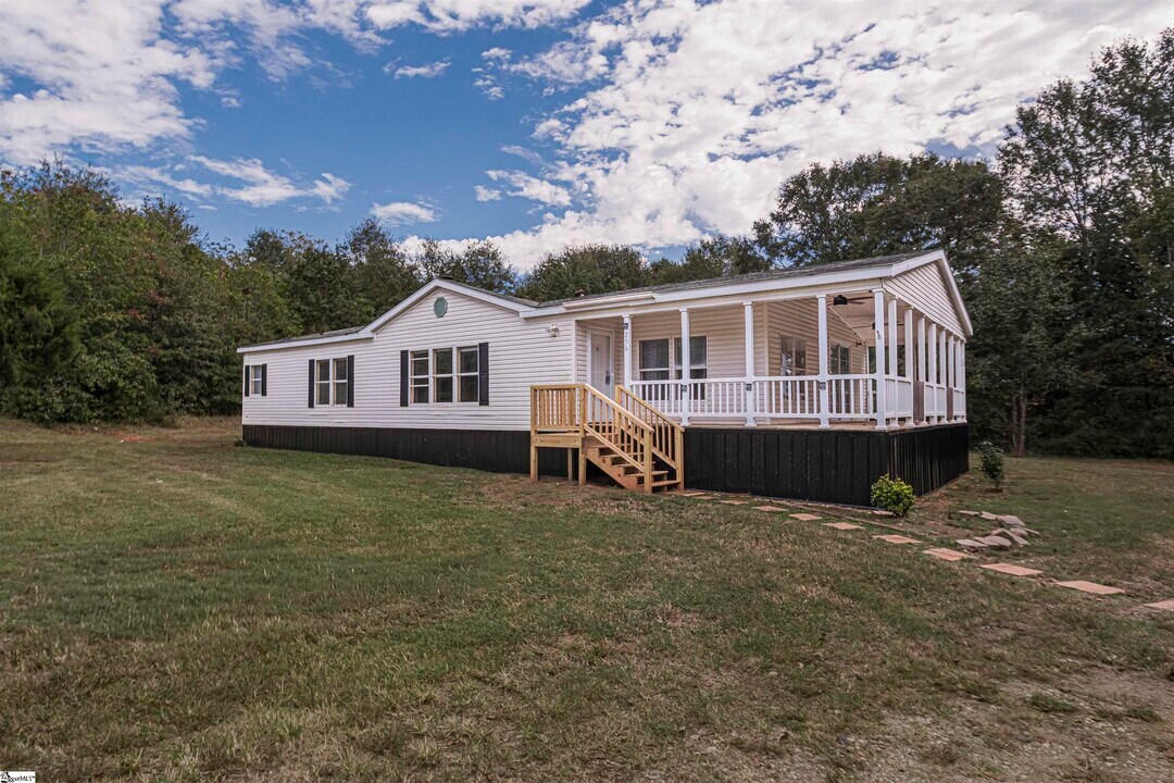 296 Fish Camp Rd in Easley, SC - Building Photo