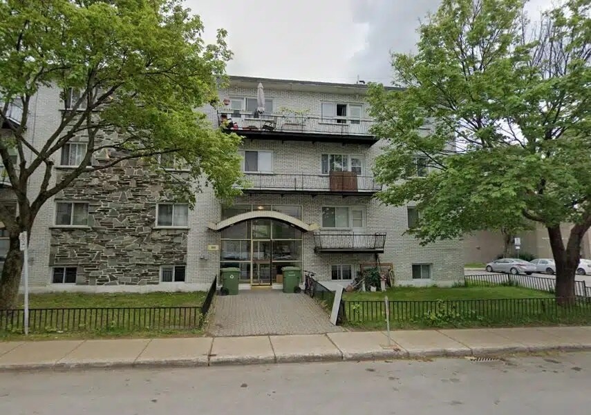 5250-5252 De Charleroi Rue in Montréal, QC - Building Photo