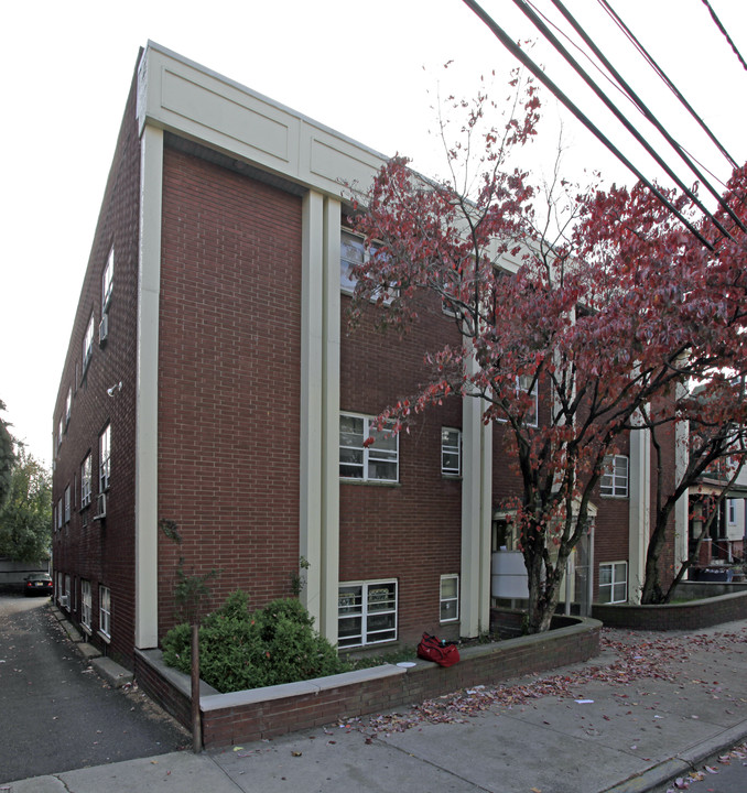 11 Cottage St in Jersey City, NJ - Building Photo