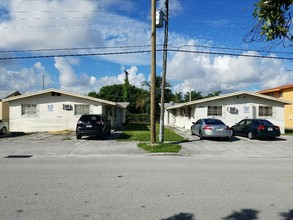 684-686 Park Dr in Hialeah, FL - Foto de edificio - Building Photo