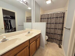 525 Old Country Way in Wauconda, IL - Building Photo - Building Photo