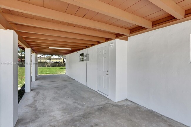 2501 NW 21st St in Fort Lauderdale, FL - Building Photo - Building Photo