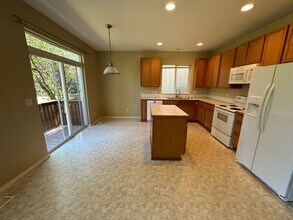 234 SE 43rd Ave in Hillsboro, OR - Building Photo - Building Photo